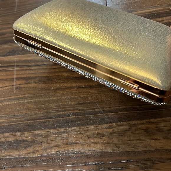 New Sparkly Clutch With Detachable Strap - Picture 5 of 9